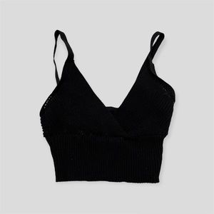 damaged (shown in second pic) kendall & kylie pacsun black tank v neck size s